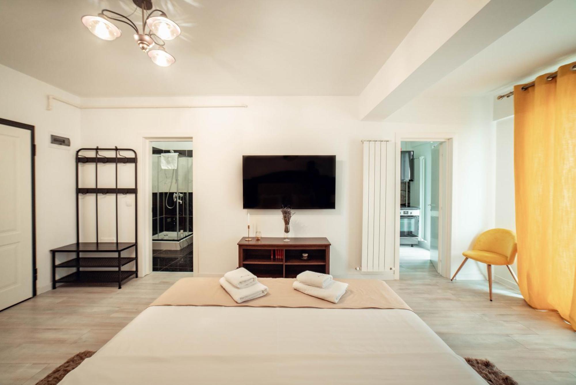 Cozy Aparthotel - Ultracentral Luxury Apartments Яссы Экстерьер фото