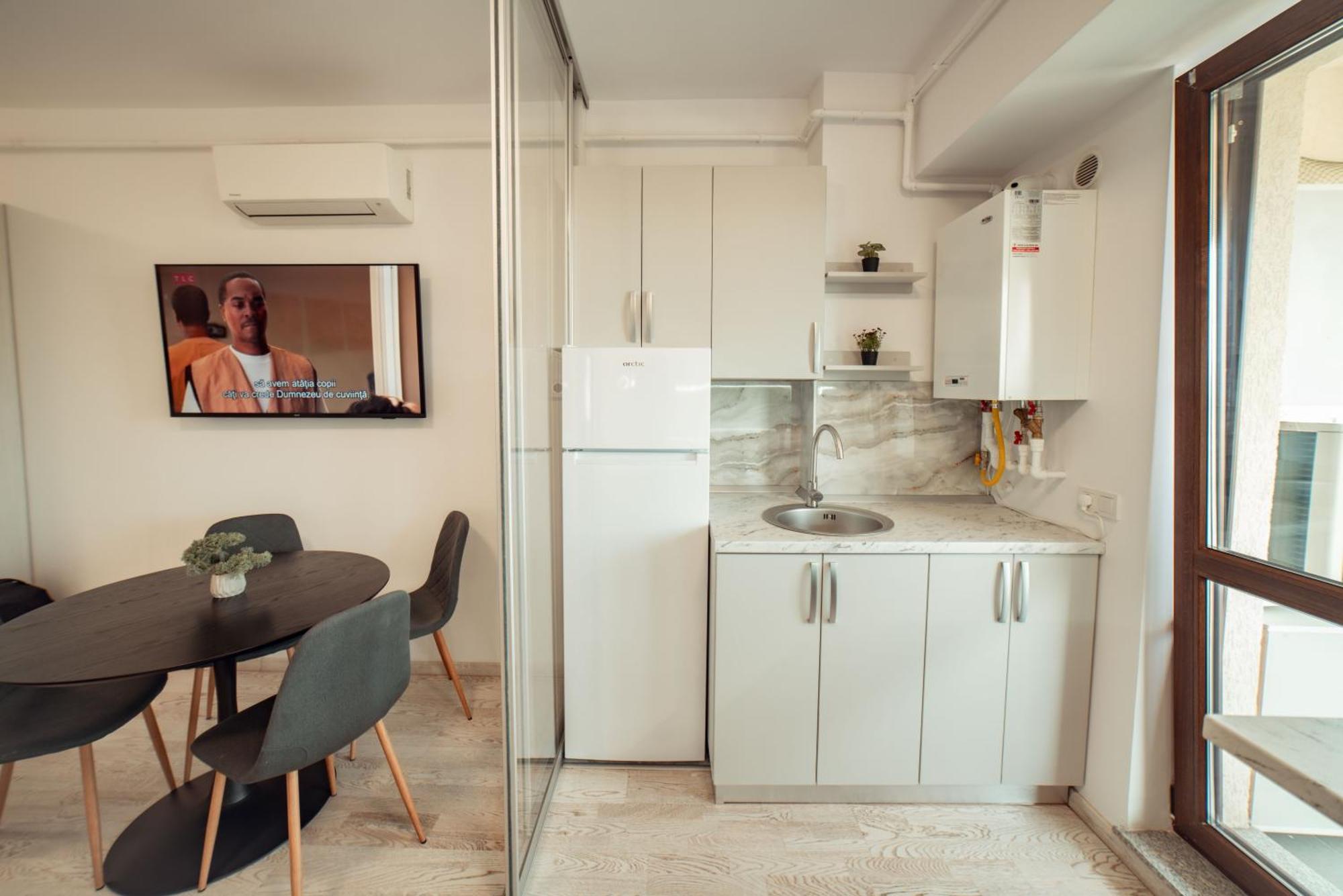 Cozy Aparthotel - Ultracentral Luxury Apartments Яссы Экстерьер фото