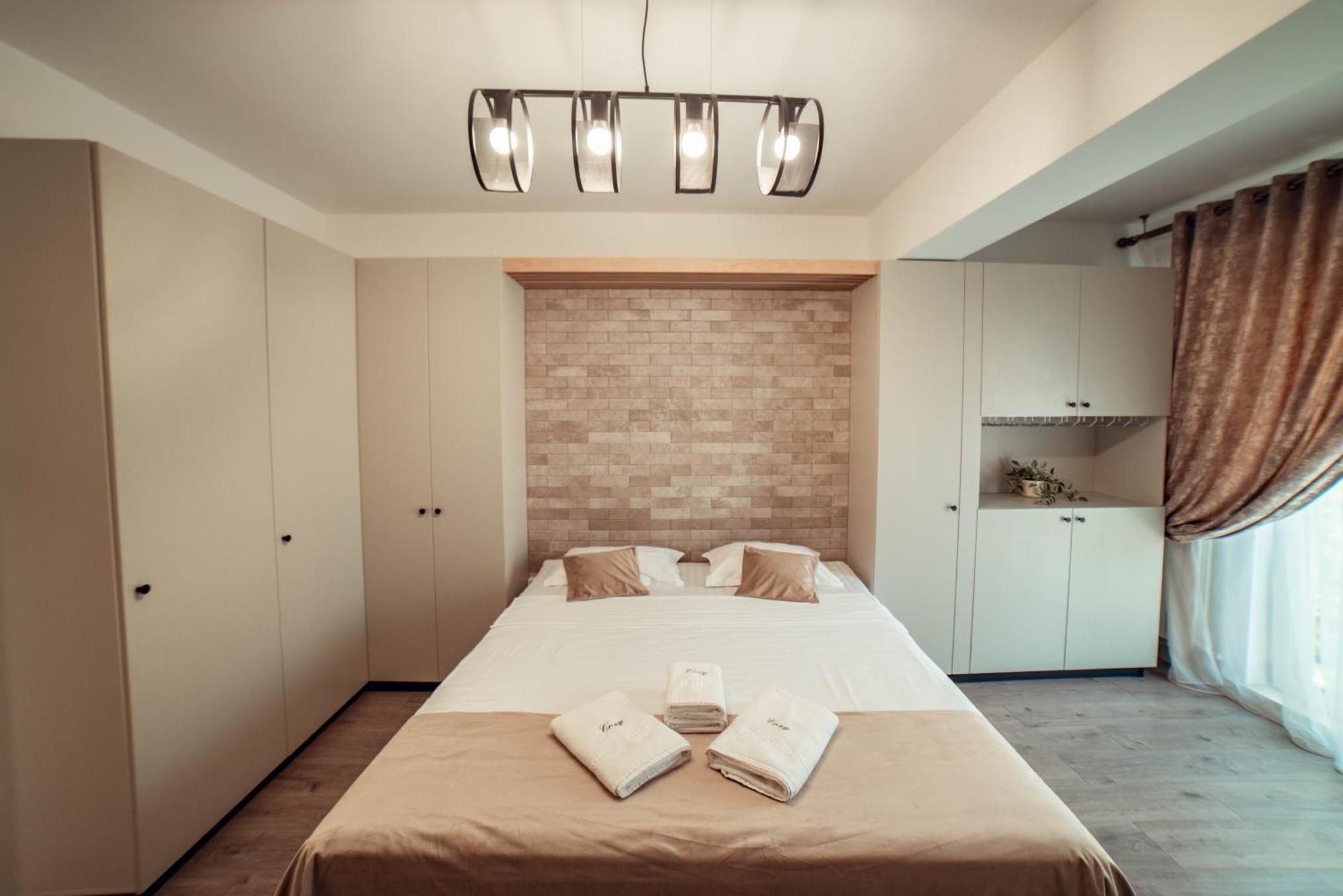 Cozy Aparthotel - Ultracentral Luxury Apartments Яссы Экстерьер фото