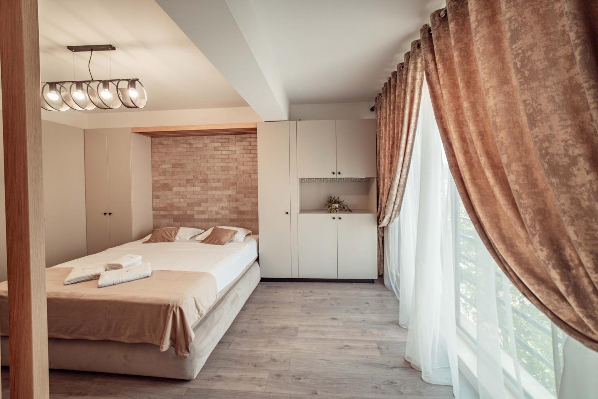 Cozy Aparthotel - Ultracentral Luxury Apartments Яссы Экстерьер фото