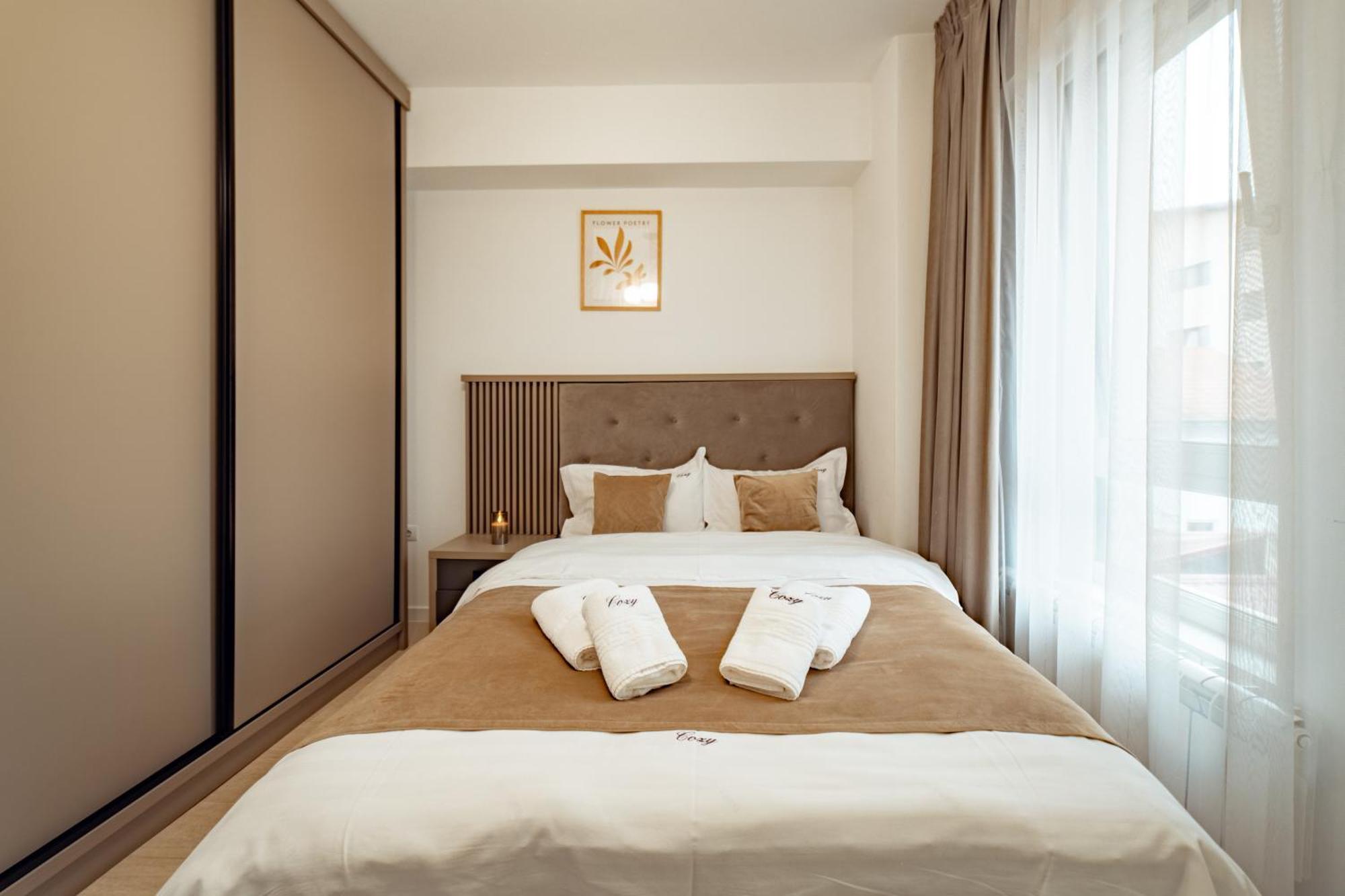 Cozy Aparthotel - Ultracentral Luxury Apartments Яссы Экстерьер фото