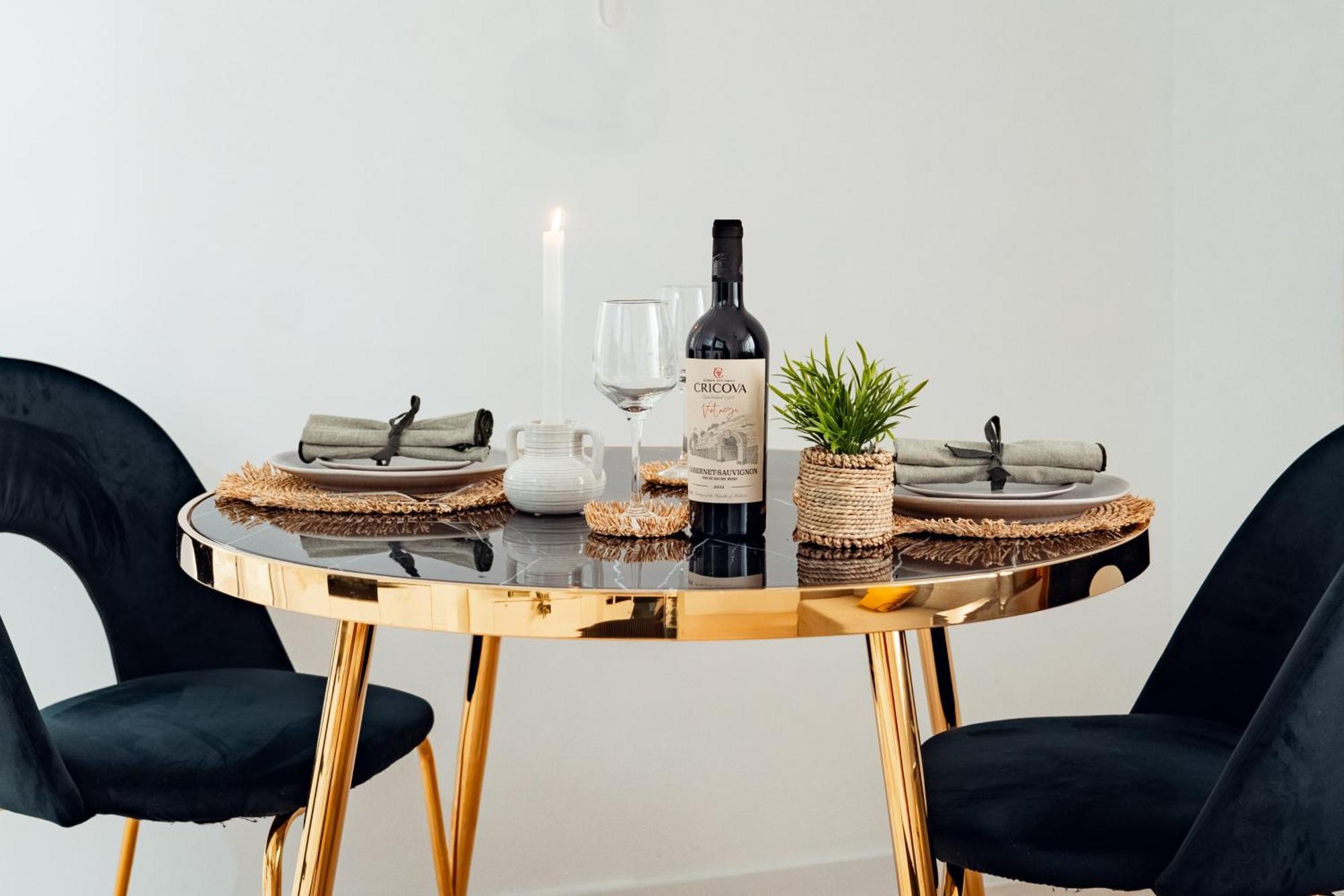 Cozy Aparthotel - Ultracentral Luxury Apartments Яссы Экстерьер фото