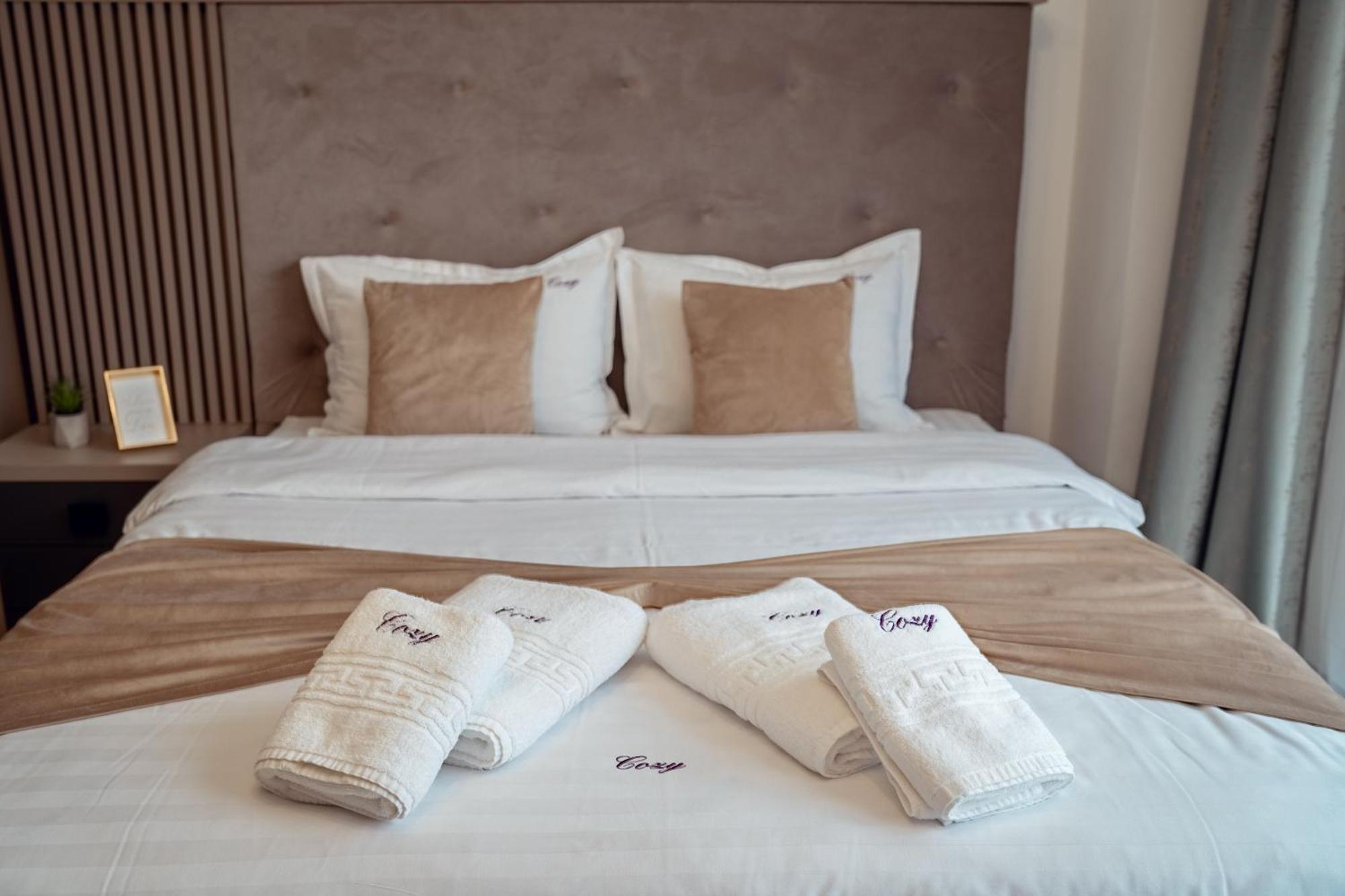 Cozy Aparthotel - Ultracentral Luxury Apartments Яссы Экстерьер фото