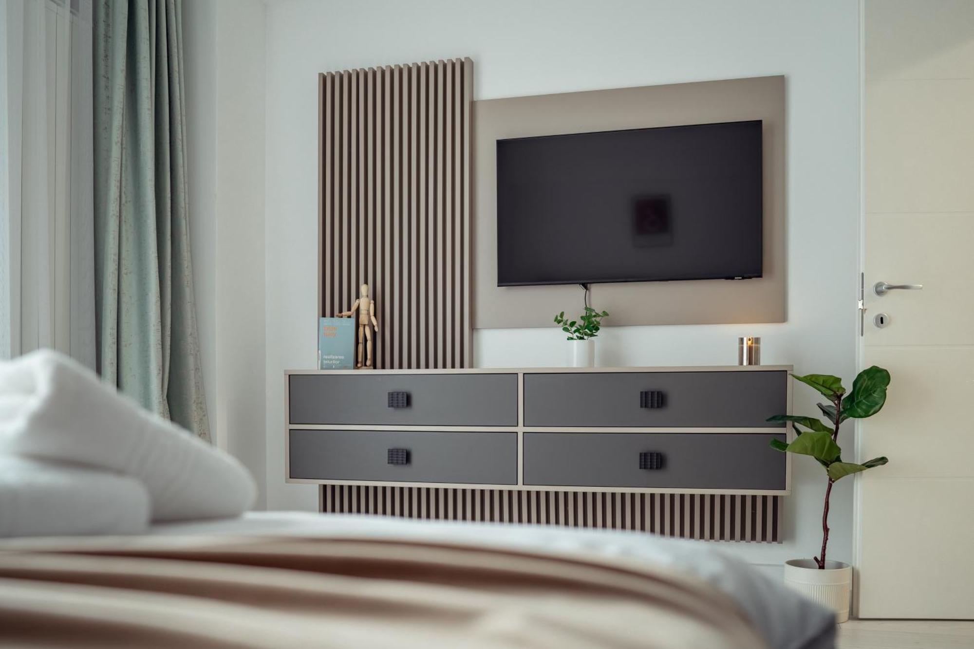 Cozy Aparthotel - Ultracentral Luxury Apartments Яссы Экстерьер фото