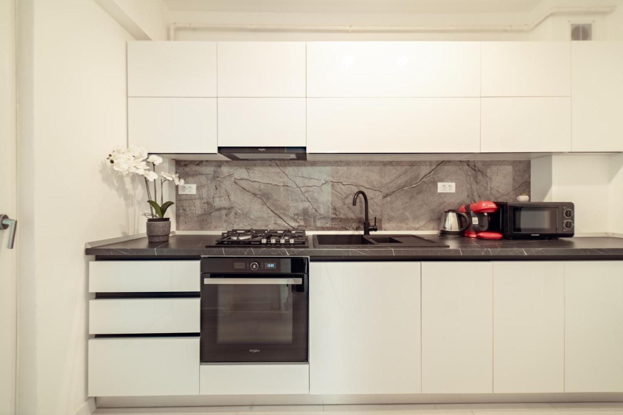 Cozy Aparthotel - Ultracentral Luxury Apartments Яссы Экстерьер фото