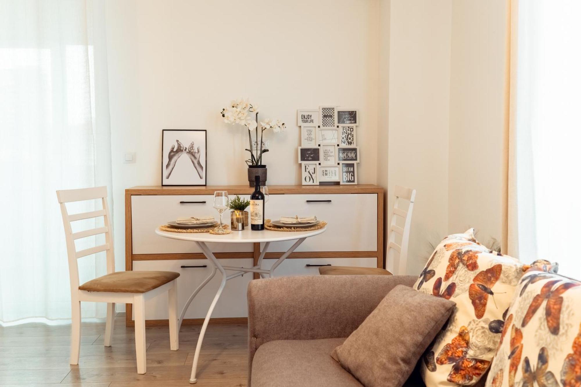 Cozy Aparthotel - Ultracentral Luxury Apartments Яссы Экстерьер фото